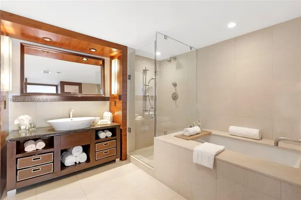 $4,500 | 6801 Collins Avenue, Unit 711 710, Miami Beach, FL 33141