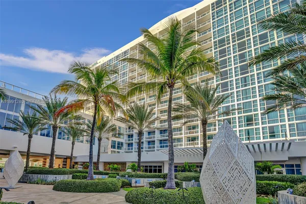 $4,500 | 6801 Collins Avenue, Unit 711 710, Miami Beach, FL 33141