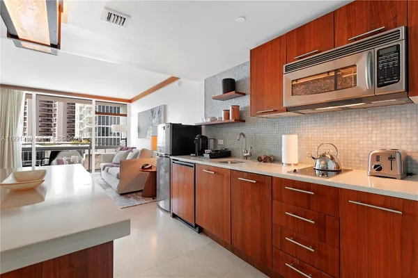 $4,500 | 6801 Collins Avenue, Unit 711 710, Miami Beach, FL 33141