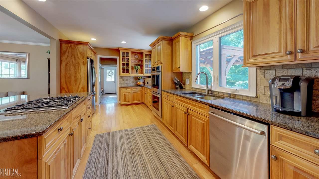 6138 Deguise Court Rochester Hills, MI 48306 - Photo 15 of 35