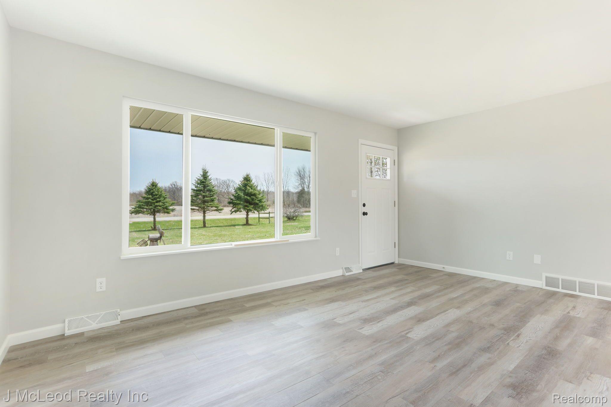 8120 Irish Road Millington, MI 48746 - Photo 8 of 36 Gallery Image 8
