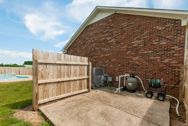 a view of backyard with tub