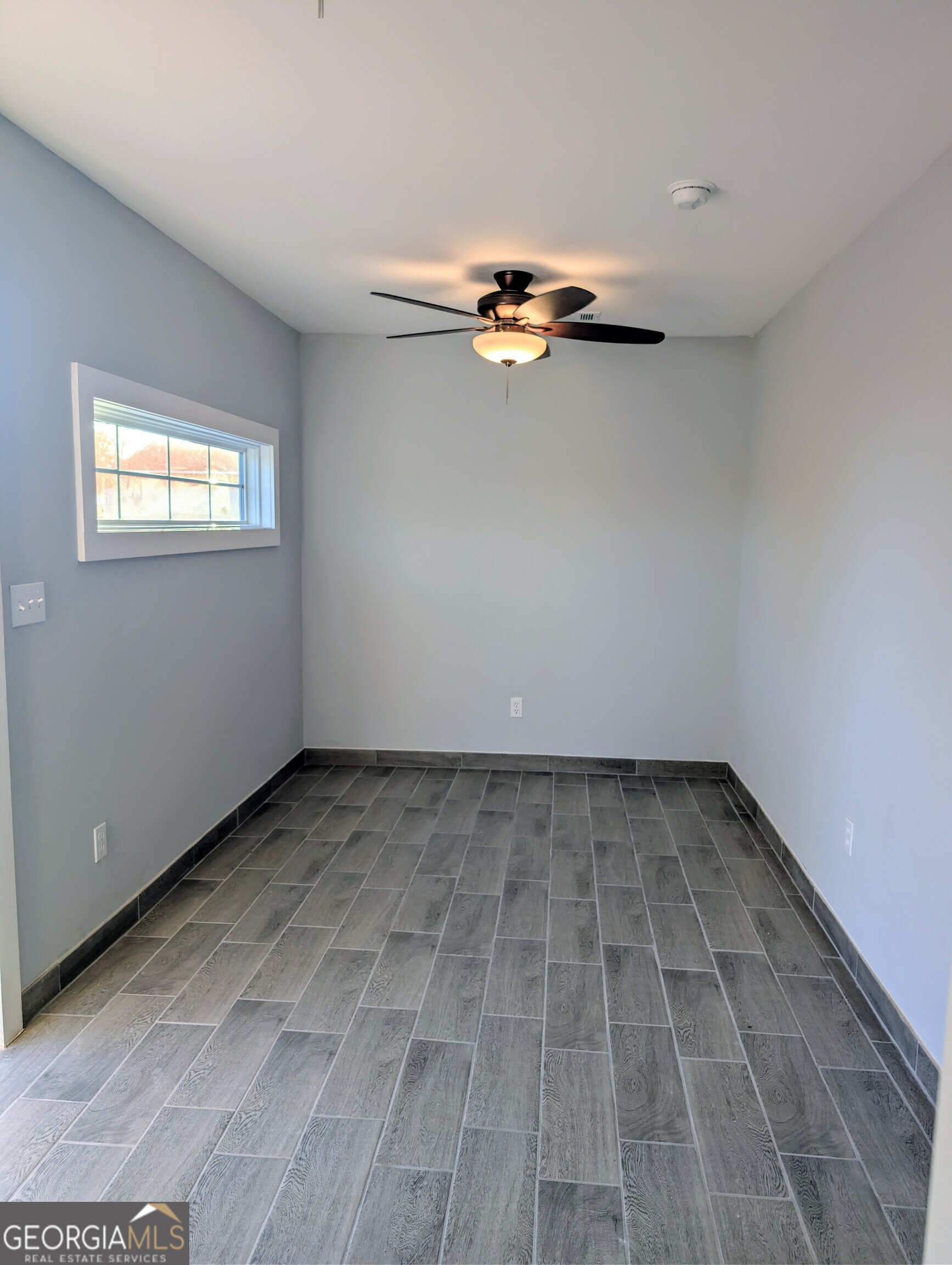 481 West Currahee Street Toccoa, GA 30577 - Photo 18 of 26 an empty room with a chandeliers