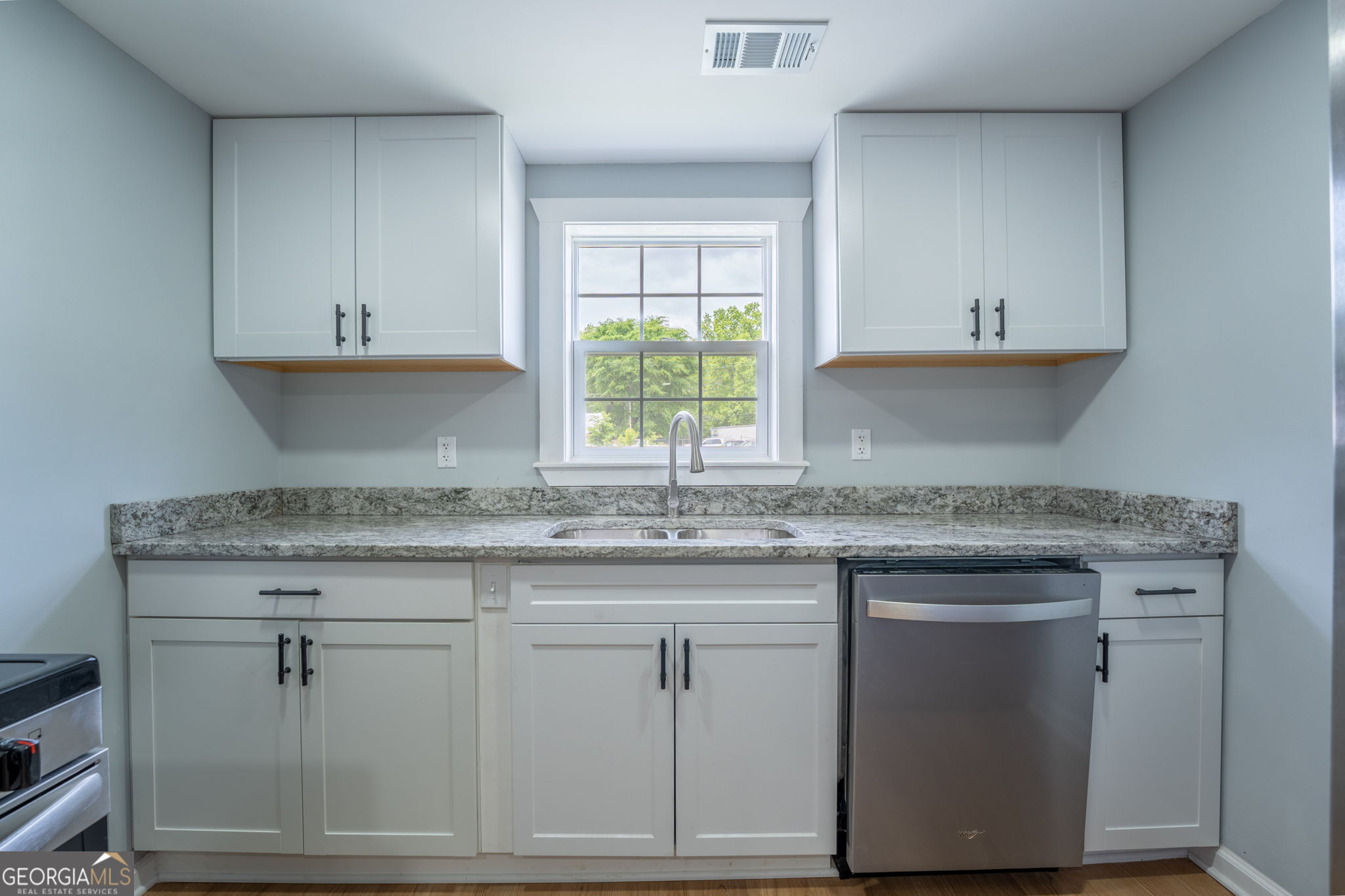 481 West Currahee Street Toccoa, GA 30577 - Photo 6 of 35