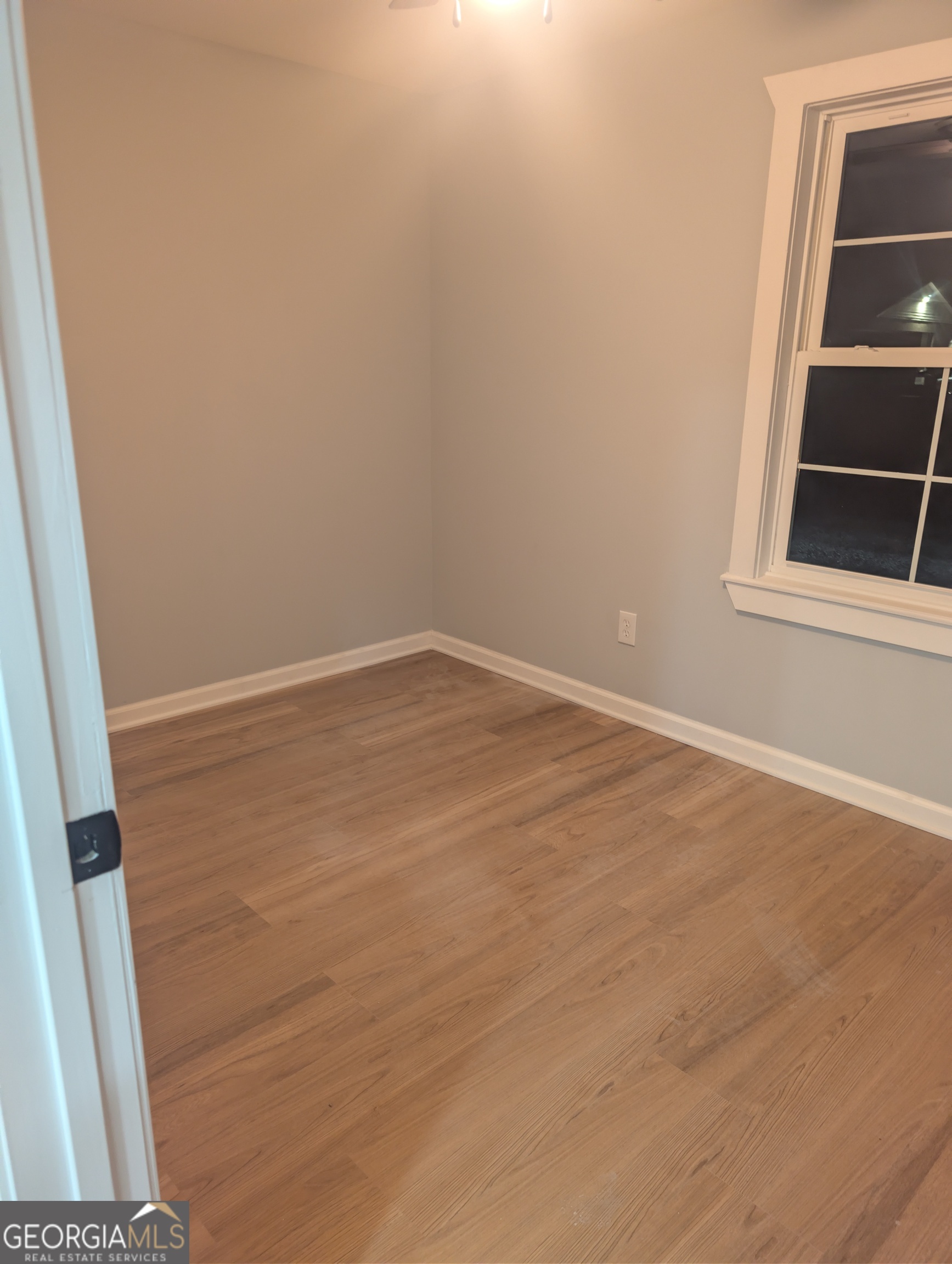 481 West Currahee Street Toccoa, GA 30577 - Photo 10 of 26 an empty room with windows