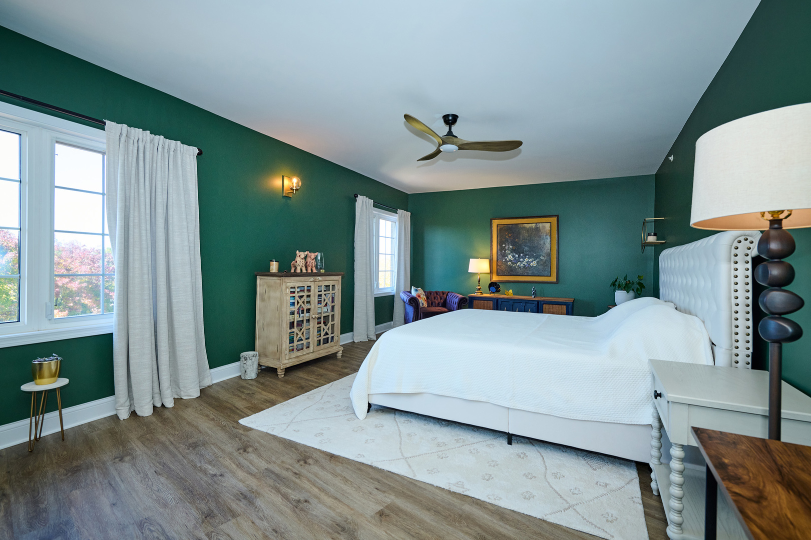 740 Creekside Drive, Unit 510 Mount Prospect, IL 60056 - Photo 17 of 48 a bedroom with a large bed a chandelier and dresser