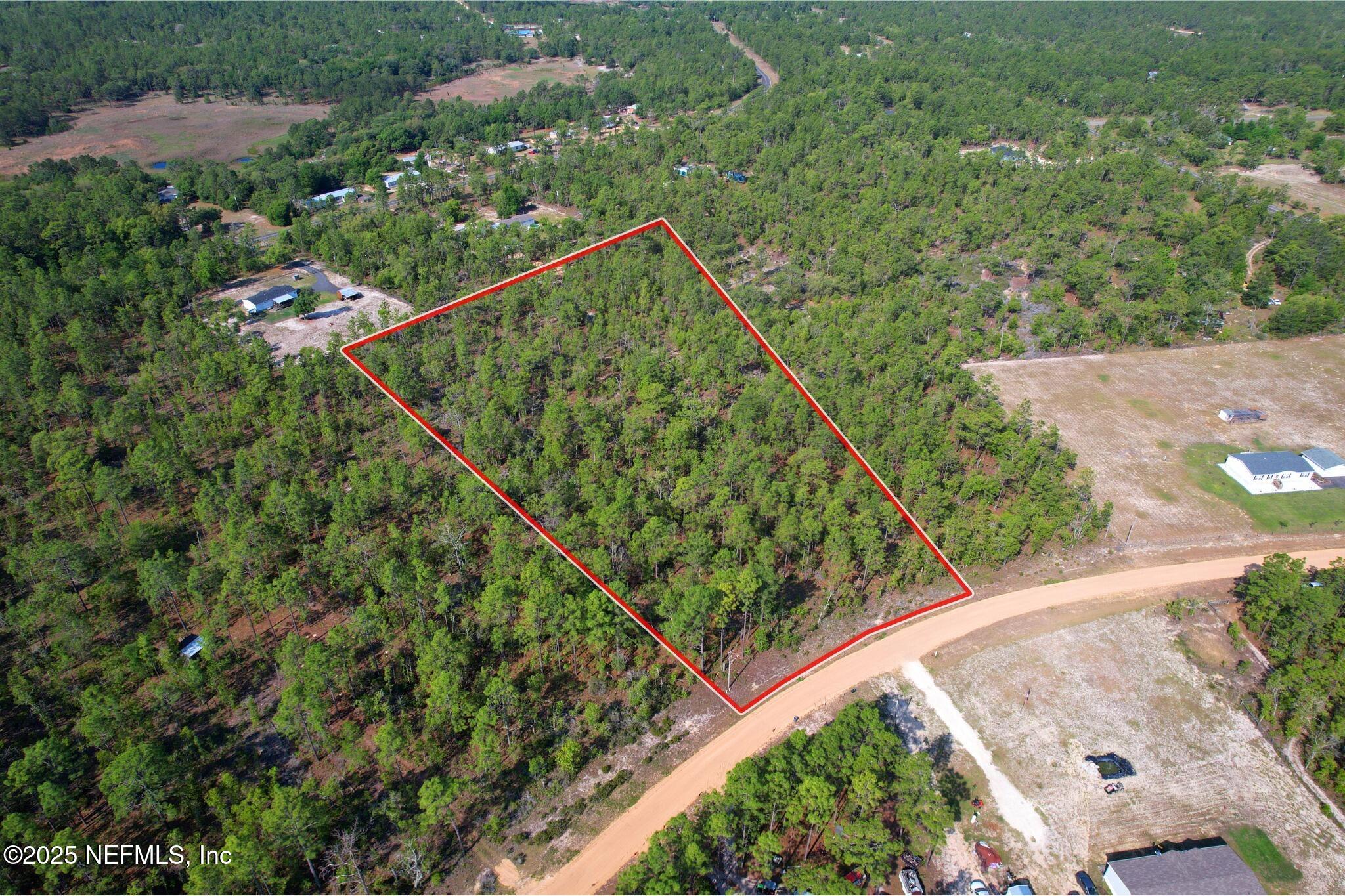 219 Cessna Way Hawthorne, FL 32640 - Photo 5 of 6 an aerial view of a house