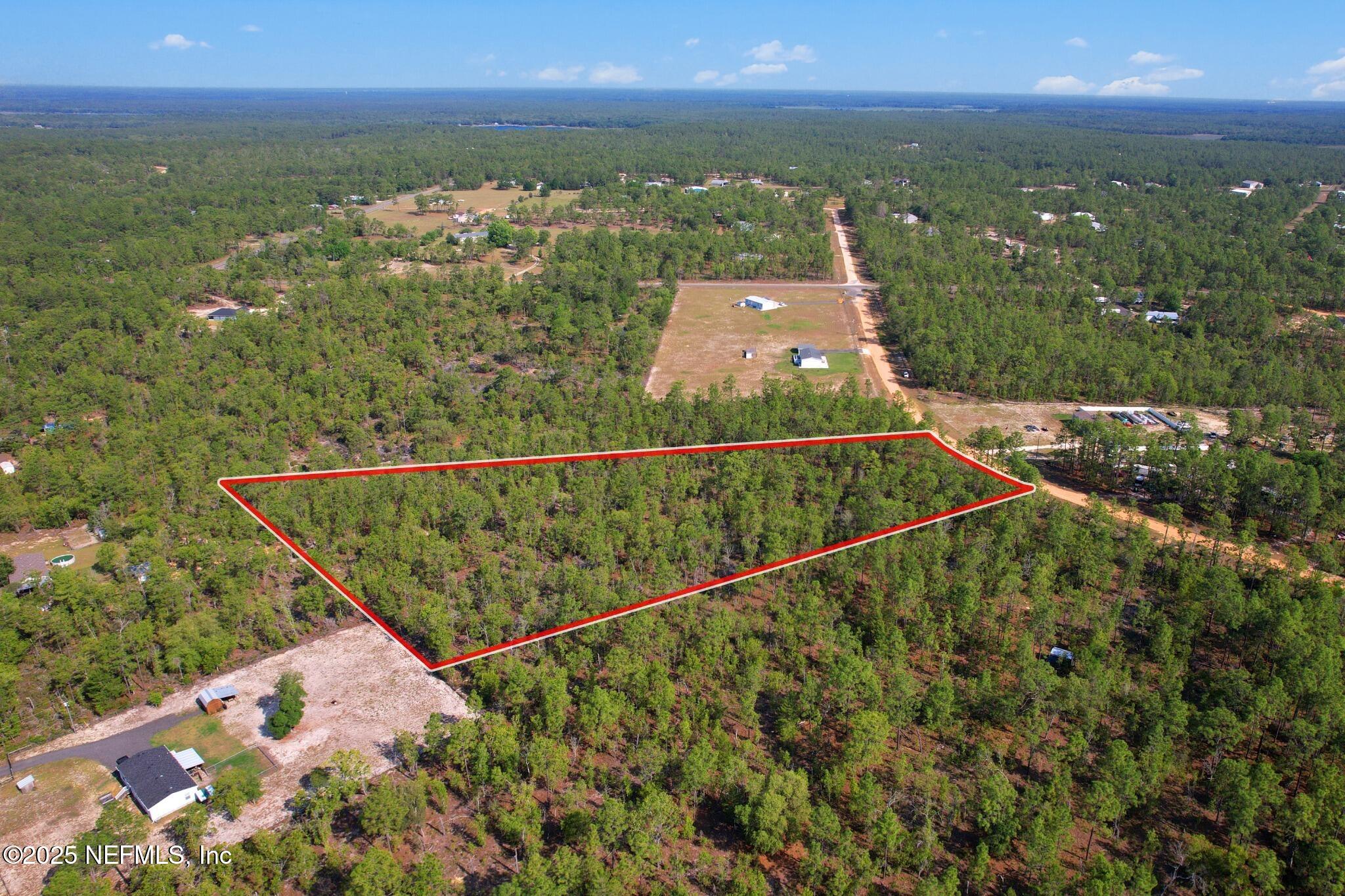 219 Cessna Way Hawthorne, FL 32640 - Photo 6 of 6 a view of a city