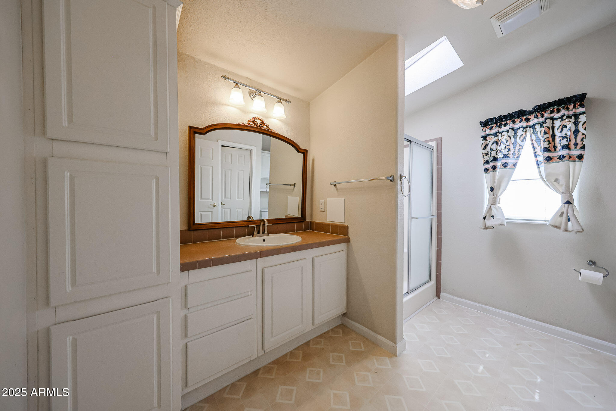 1850 North Main Drive Apache Junction, AZ 85120 - Photo 12 of 31 Master Vanity