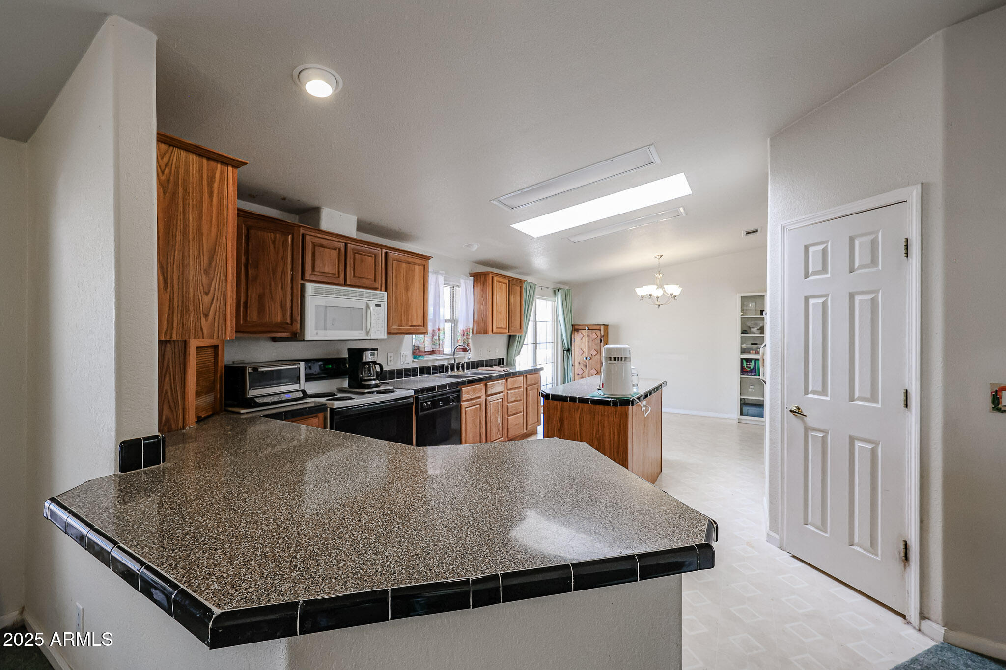 1850 North Main Drive Apache Junction, AZ 85120 - Photo 9 of 31 Kitchen