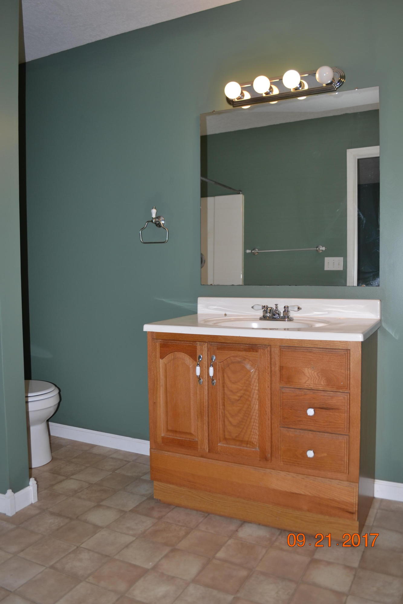 216 Haven Road Oliver Springs, TN 37840 - Photo 12 of 23 Master bath