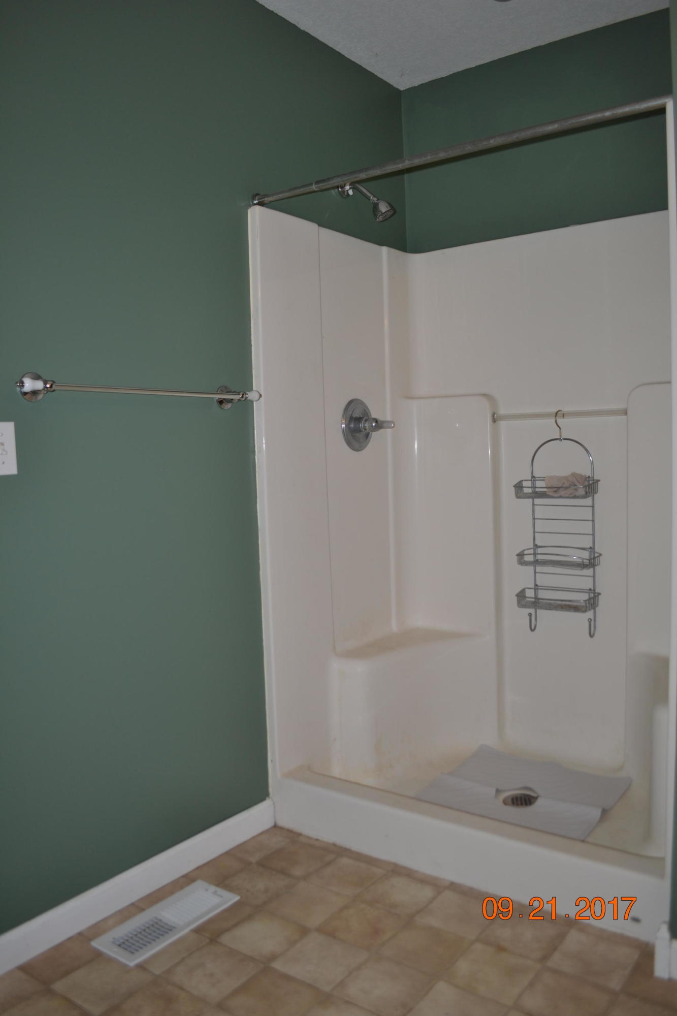 216 Haven Road Oliver Springs, TN 37840 - Photo 13 of 23 Master bath