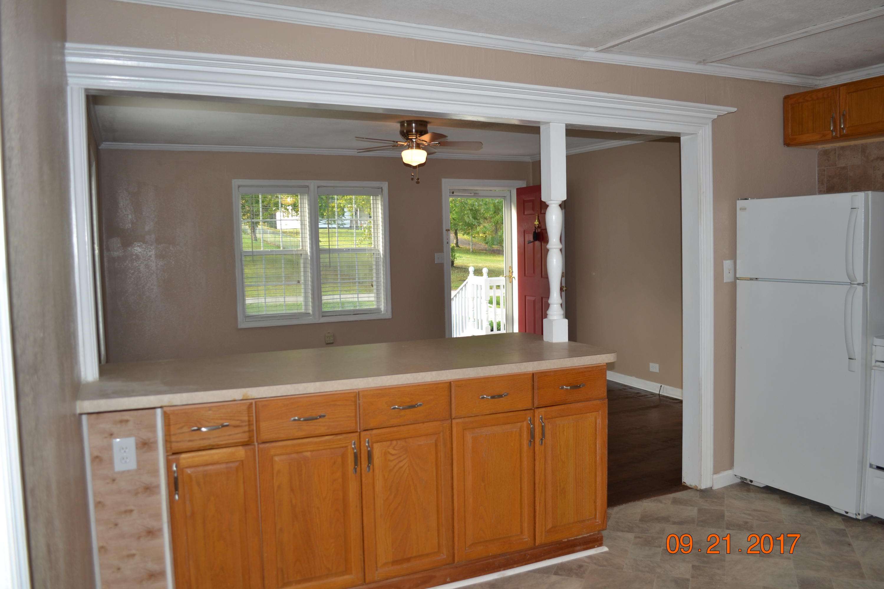 Breakfast/storage bar