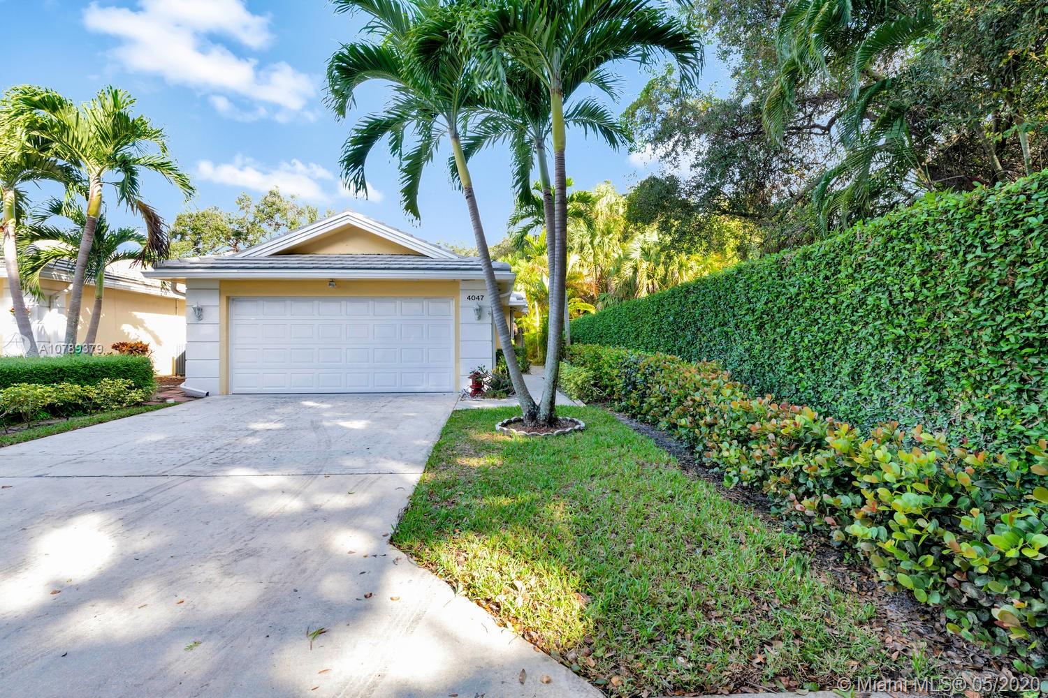 4047 Grove Point Road Palm Beach Gardens, FL 33410 - Photo 3 of 26 Driveway