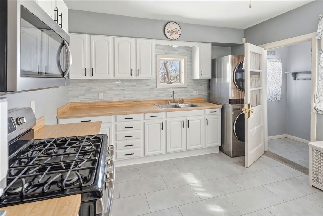 83 4th Avenue Woonsocket, RI 02895 - Photo 4 of 20