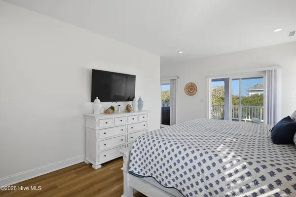 $2,000,000 | 1617 South Shore Drive, Surf City, NC 28445