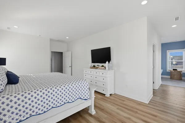 $2,000,000 | 1617 South Shore Drive, Surf City, NC 28445