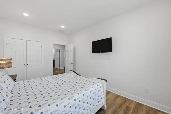 $2,000,000 | 1617 South Shore Drive, Surf City, NC 28445