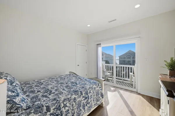 $2,000,000 | 1617 South Shore Drive, Surf City, NC 28445