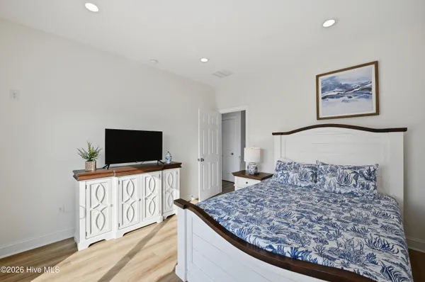 $2,000,000 | 1617 South Shore Drive, Surf City, NC 28445