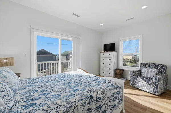 $2,000,000 | 1617 South Shore Drive, Surf City, NC 28445