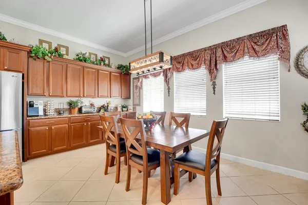 a view of entryway with livingroom