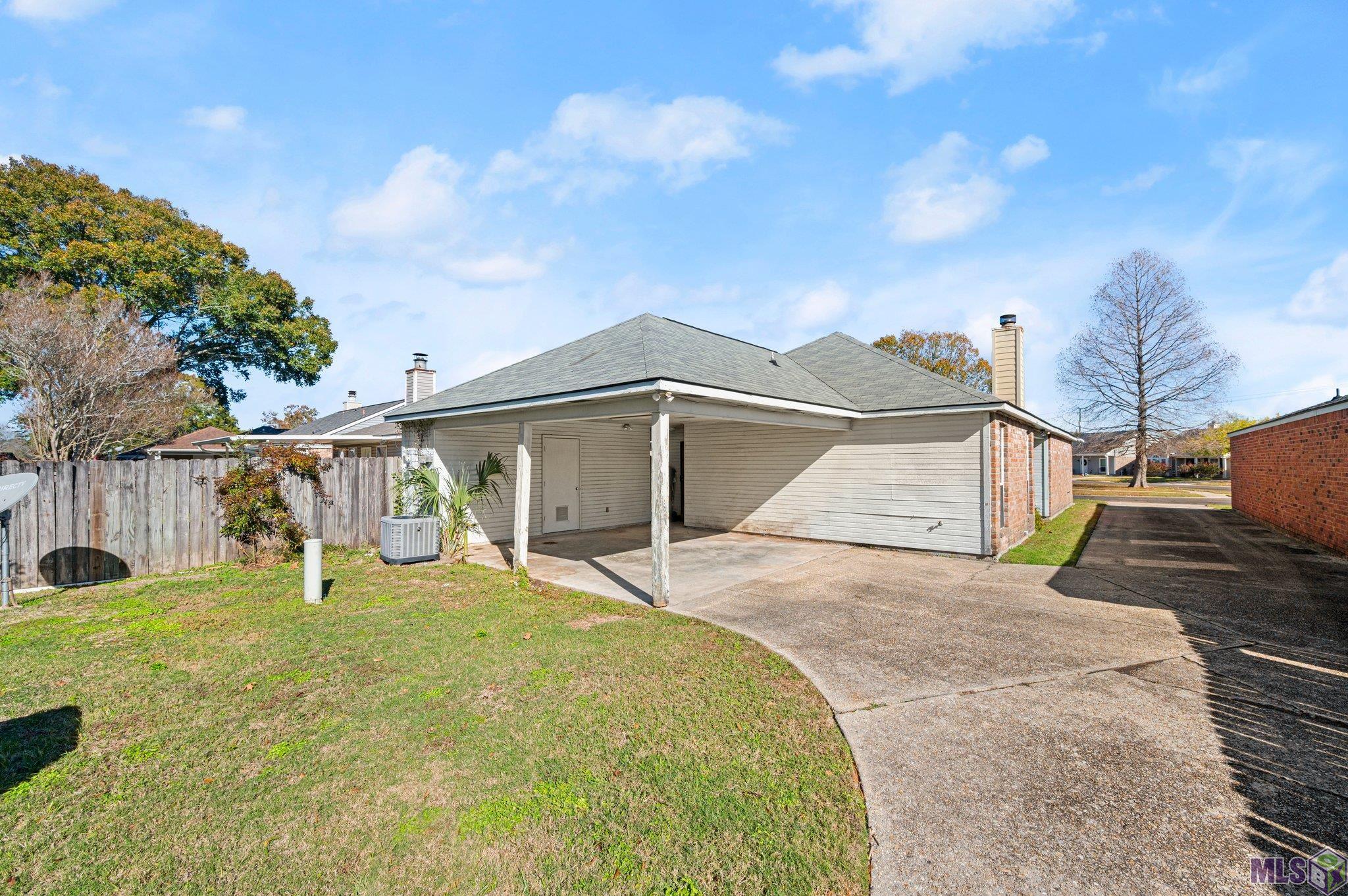 2074 Spring Ridge Avenue Baton Rouge, LA 70816 - Photo 2 of 17