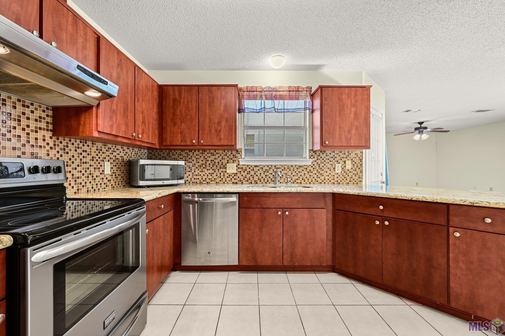 2074 Spring Ridge Avenue Baton Rouge, LA 70816 - Photo 3 of 17