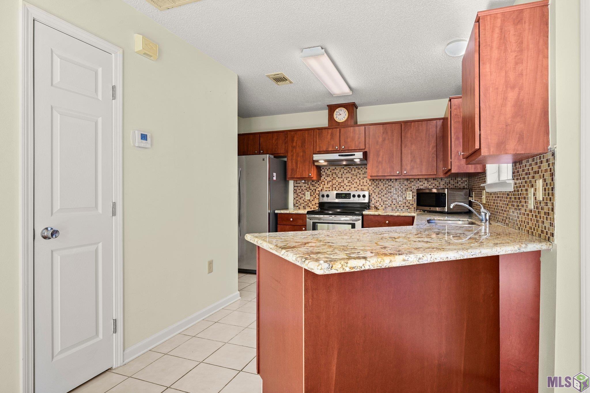 2074 Spring Ridge Avenue Baton Rouge, LA 70816 - Photo 4 of 17