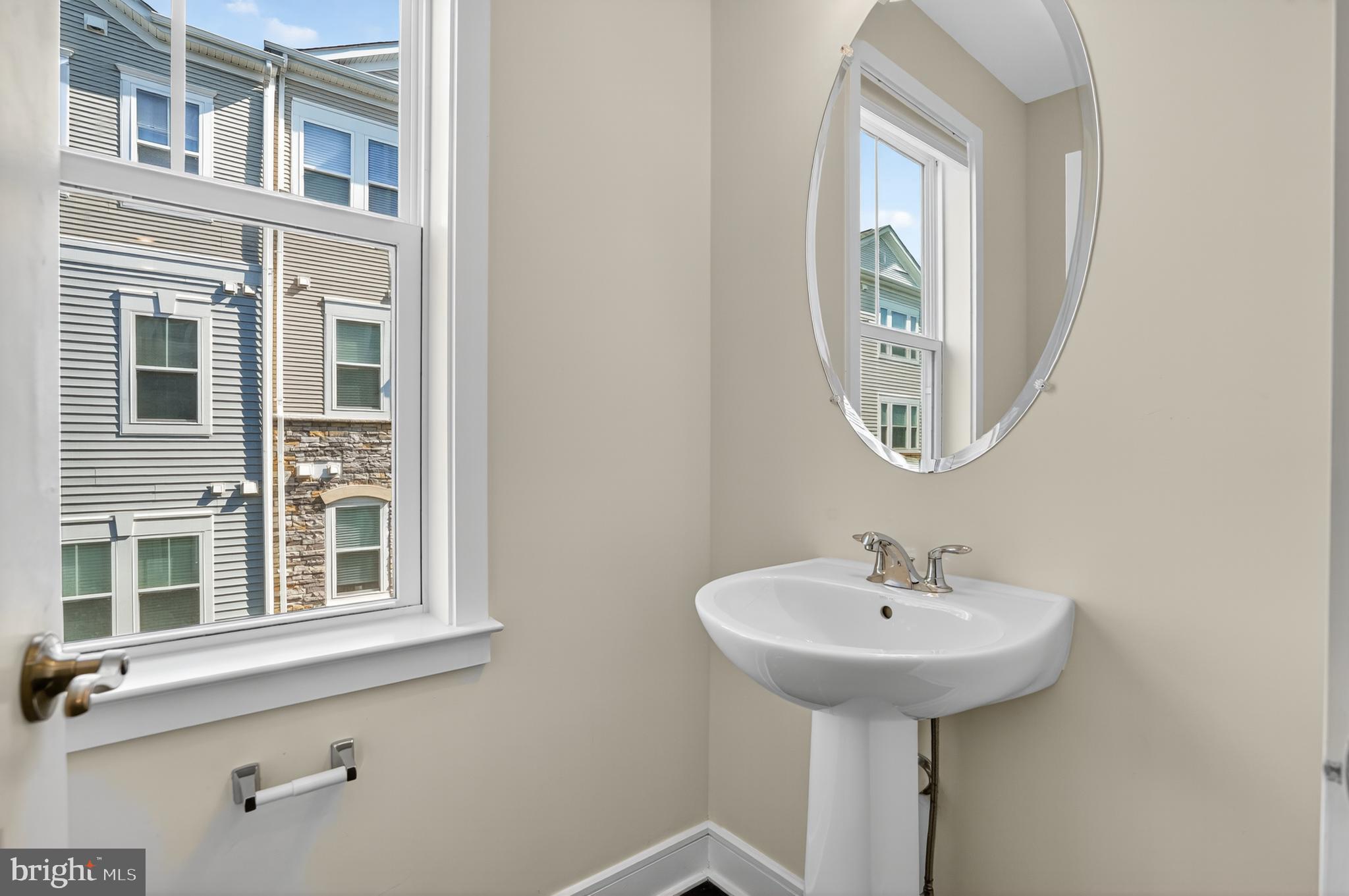 41956 Pickwick Mill Terrace Aldie, VA 20105 - Photo 19 of 47 Powder Room