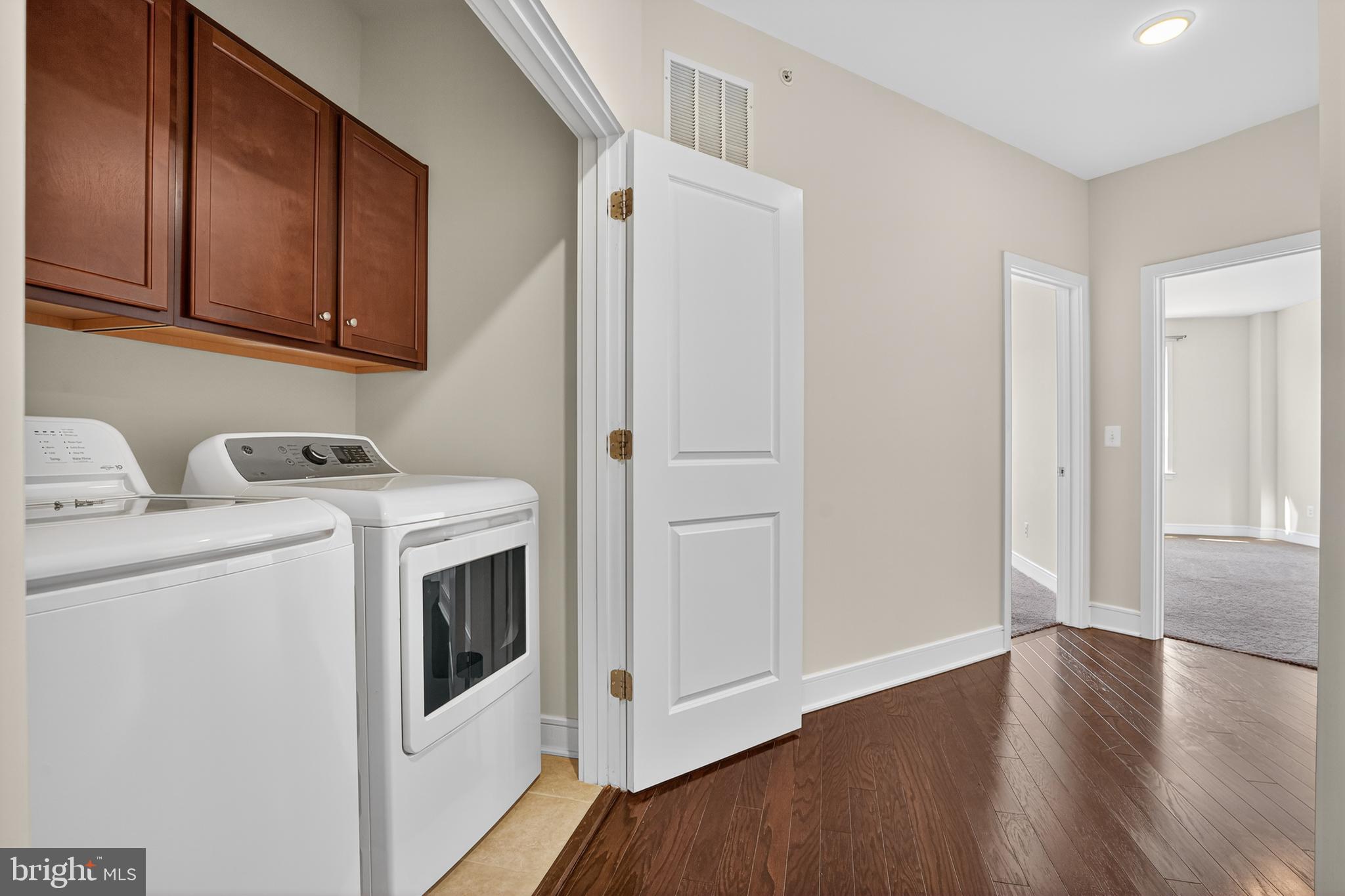 41956 Pickwick Mill Terrace Aldie, VA 20105 - Photo 32 of 47 Laundry Room