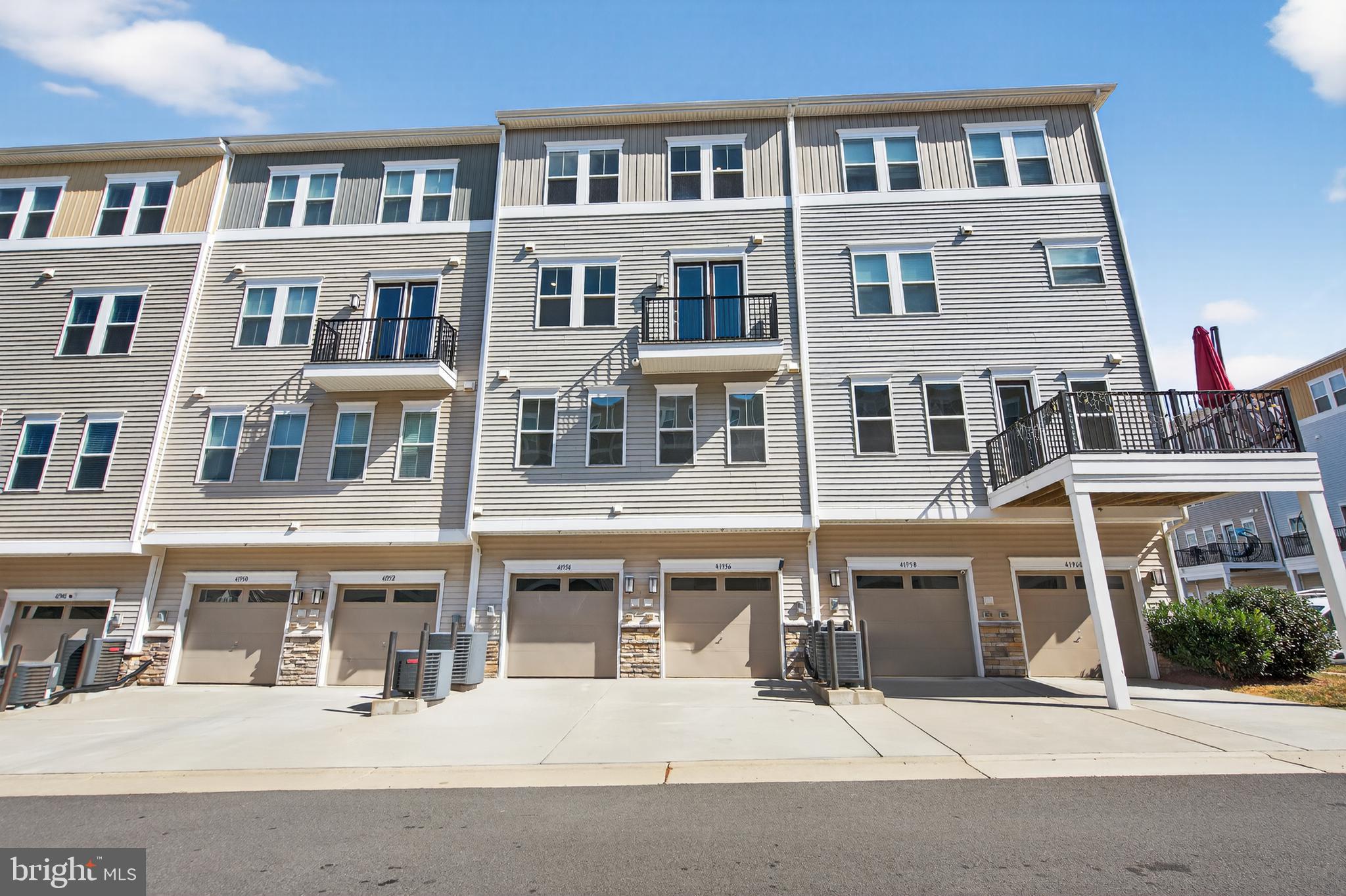 41956 Pickwick Mill Terrace Aldie, VA 20105 - Photo 35 of 47 Rear Exterior