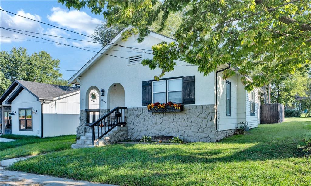 835 Brown Avenue Osawatomie, KS 66064 - Photo 2 of 12