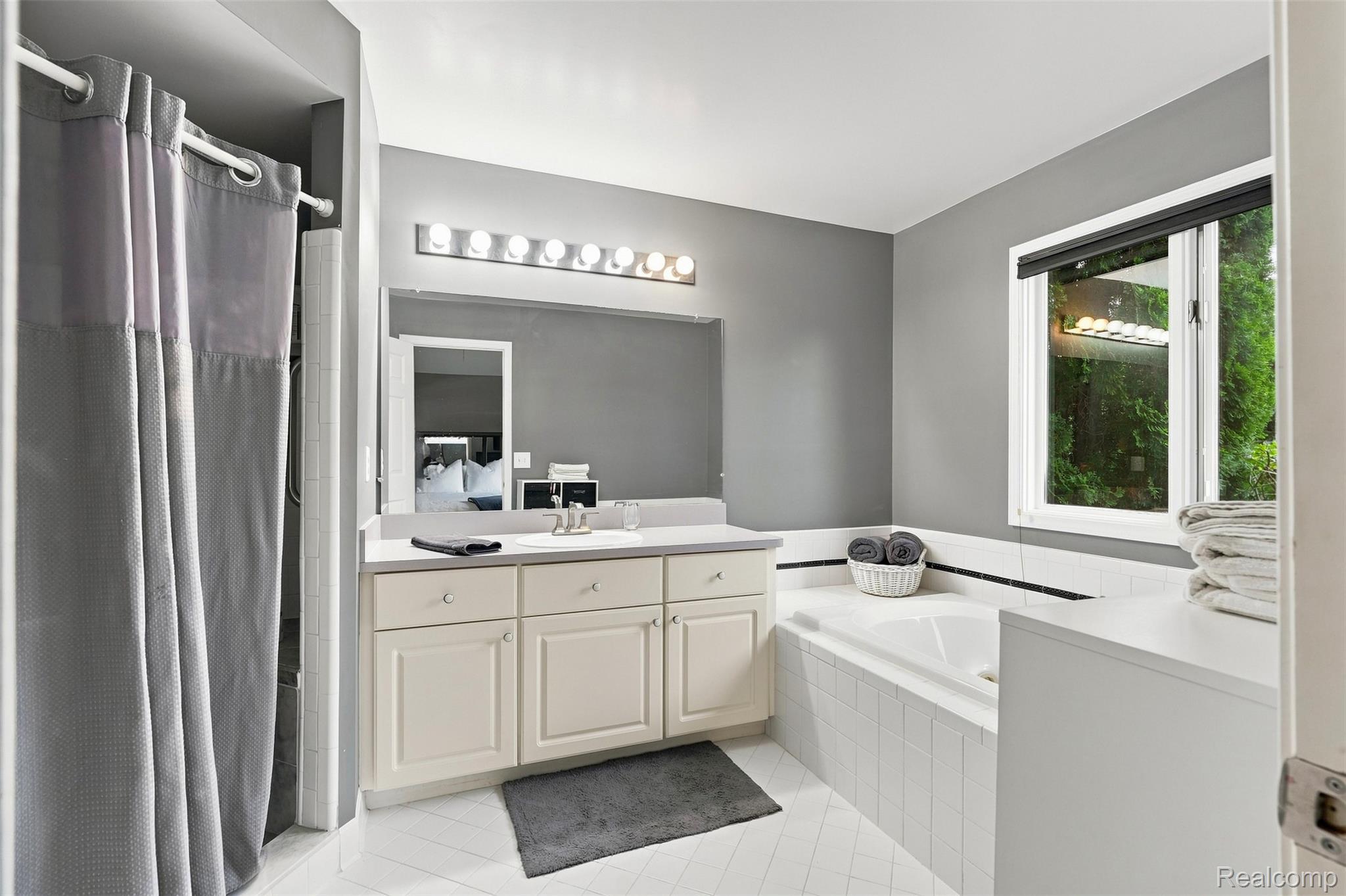 47676 Sandy Ridge Drive Macomb, MI 48044 - Photo 27 of 55 24_119.jpg