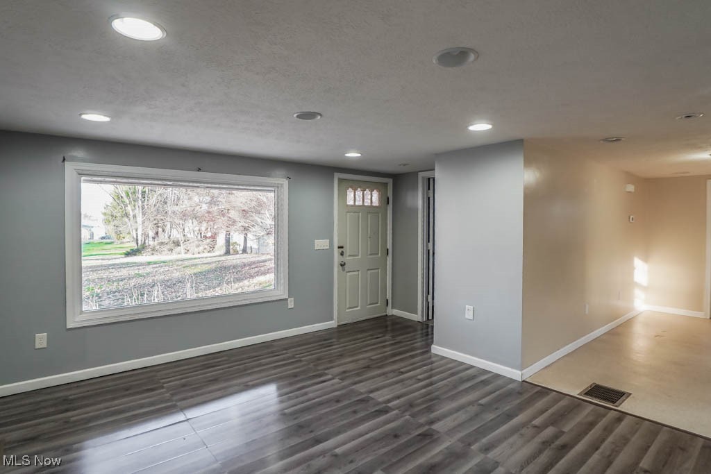 8160 Navarre Road Southwest Massillon, OH 44646 - Photo 3 of 14 Gallery Image 3