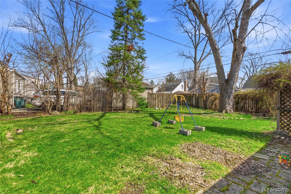 2193 Cambridge Road Berkley, MI 48072 - Photo 28 of 31