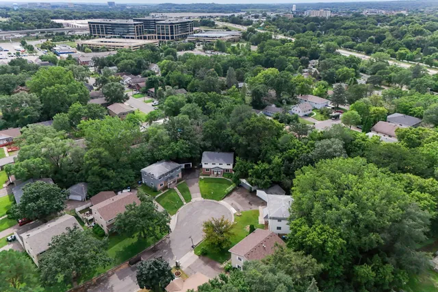 $495,000 | 502 Shadyside Circle, Hopkins, MN 55343