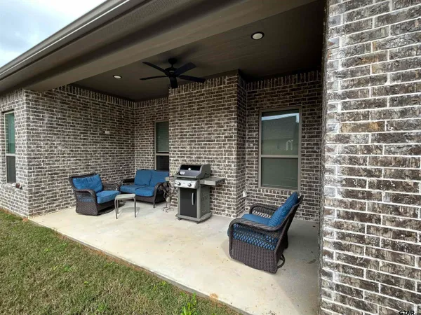 $400,000 | 11042 Oak Spgs Cove, Tyler, TX 75703