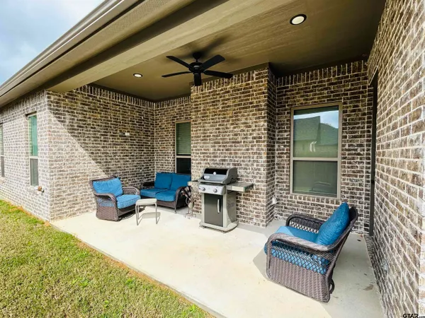 $400,000 | 11042 Oak Spgs Cove, Tyler, TX 75703