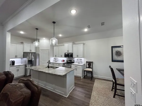 $400,000 | 11042 Oak Spgs Cove, Tyler, TX 75703