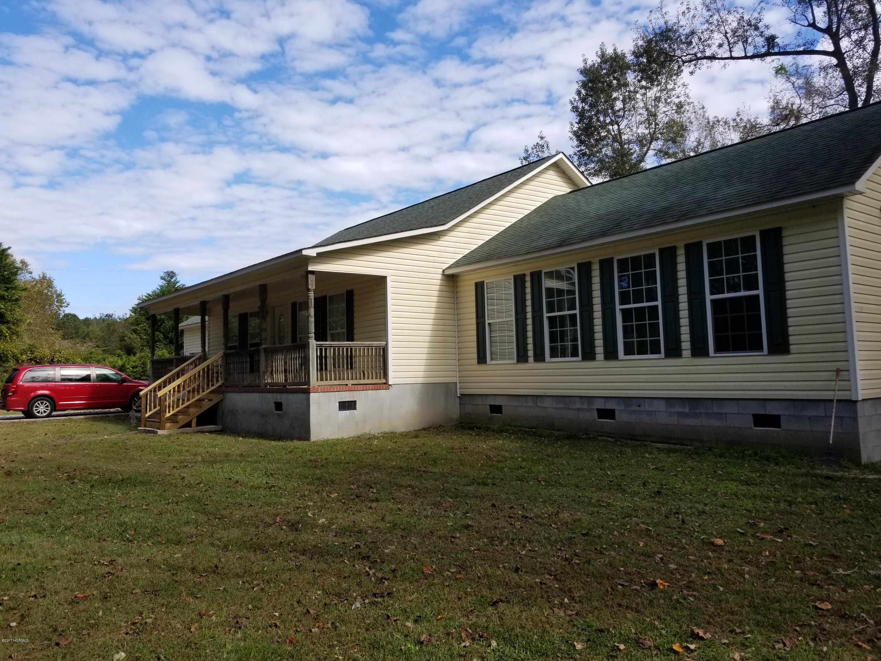 423 Cavanaughtown Road Richlands, NC 28574 - Photo 5 of 11 20171028_123250