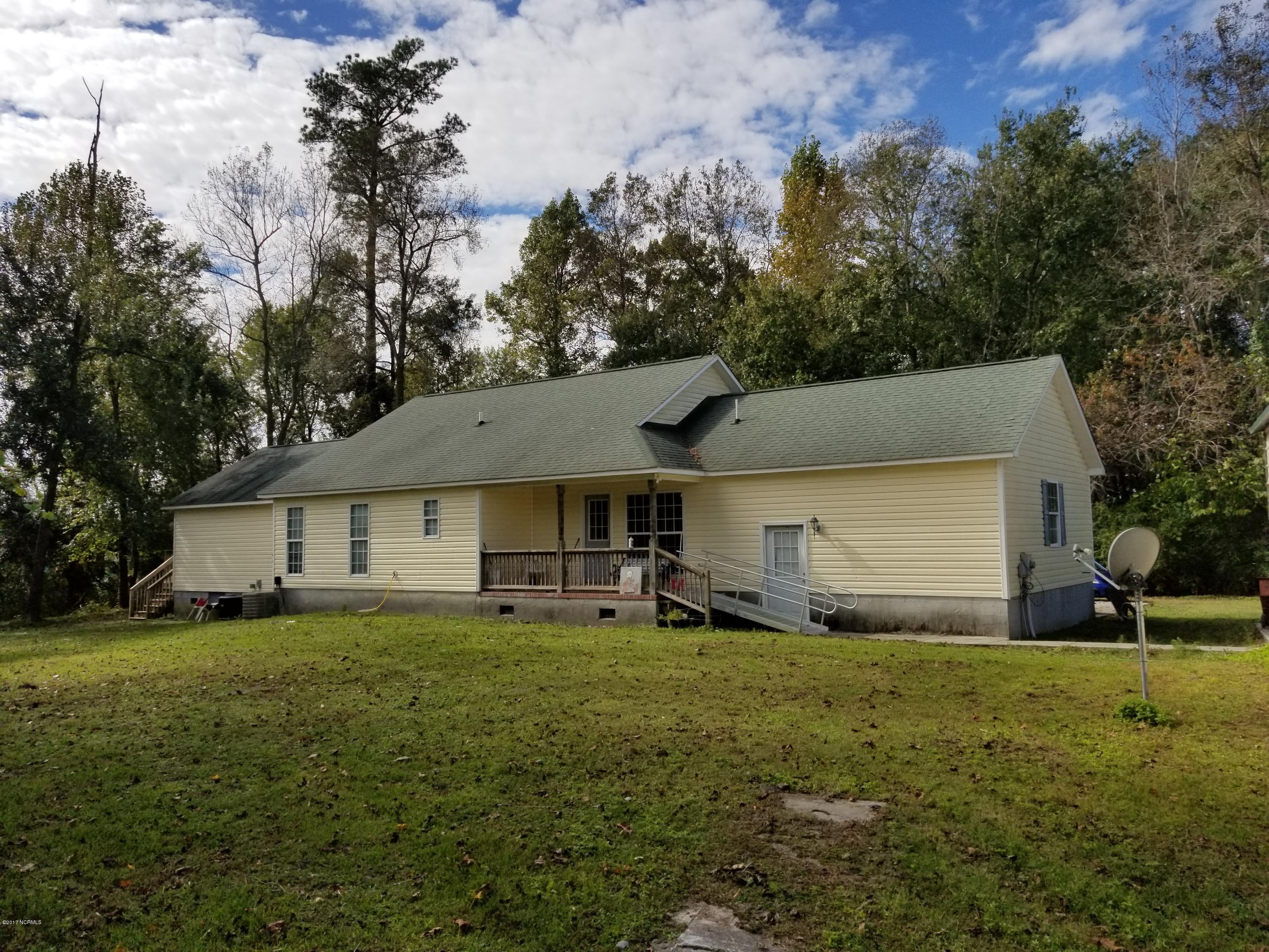 423 Cavanaughtown Road Richlands, NC 28574 - Photo 8 of 11 20171028_123418