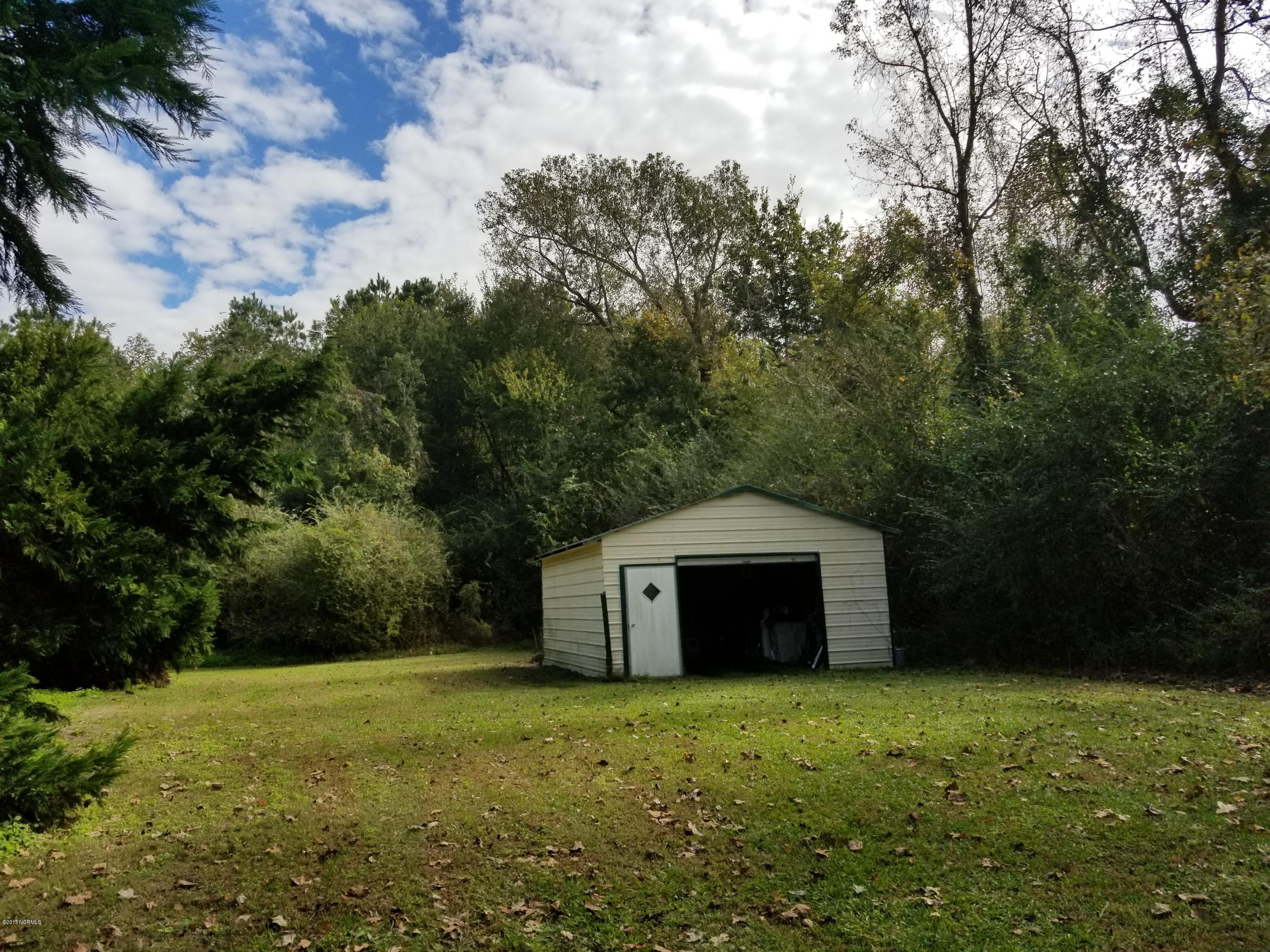 423 Cavanaughtown Road Richlands, NC 28574 - Photo 9 of 11 20171028_123437