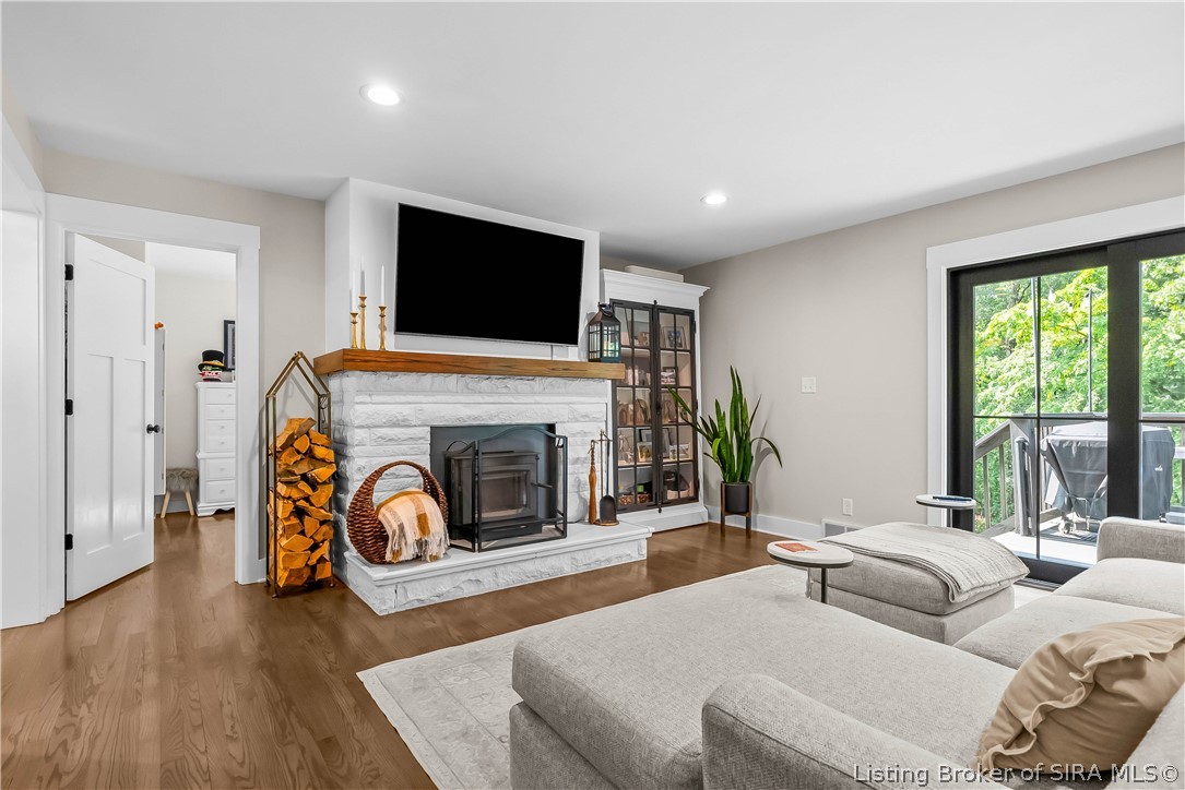 1611 Woodland Road New Albany, IN 47150 - Photo 12 of 62 Living room