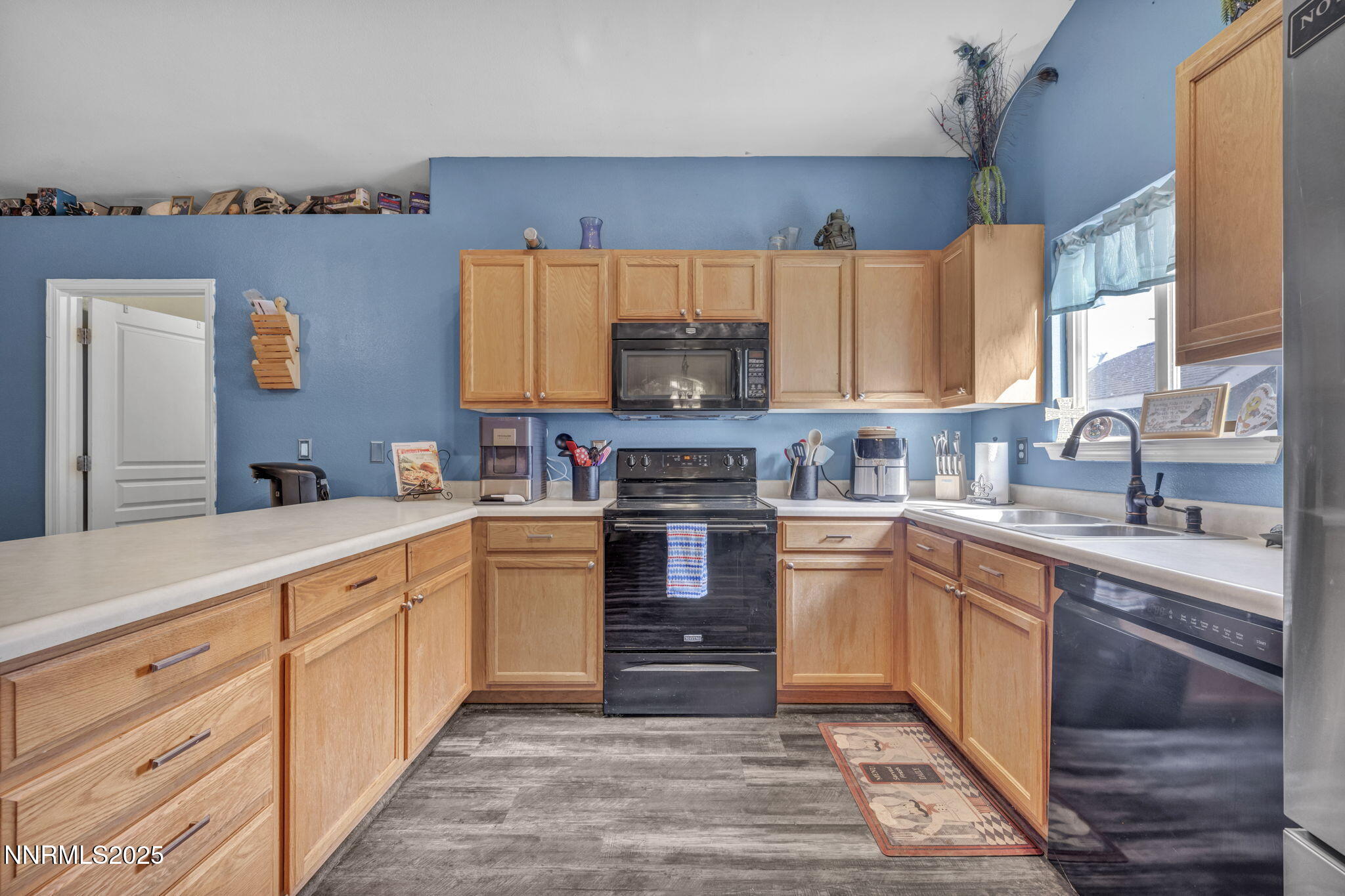 572 Spur Way Fernley, NV 89408 - Photo 7 of 48 27-web-or-mls-572-spur-way