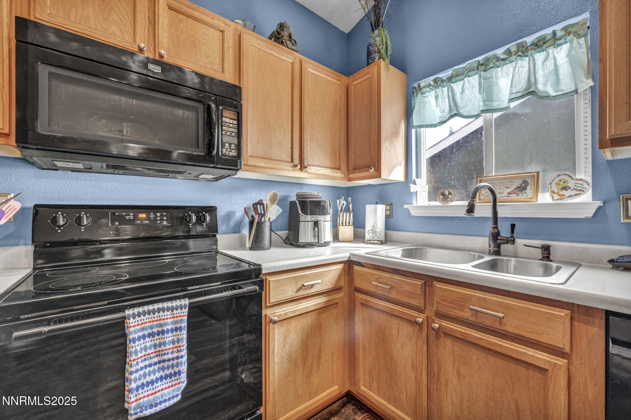 572 Spur Way Fernley, NV 89408 - Photo 8 of 48 a kitchen with stainless steel appliances granite countertop a sink stove and microwave