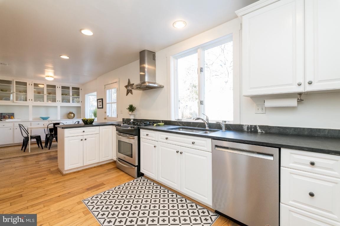 505 Hawthorn Road Baltimore, MD 21210 - Photo 11 of 46