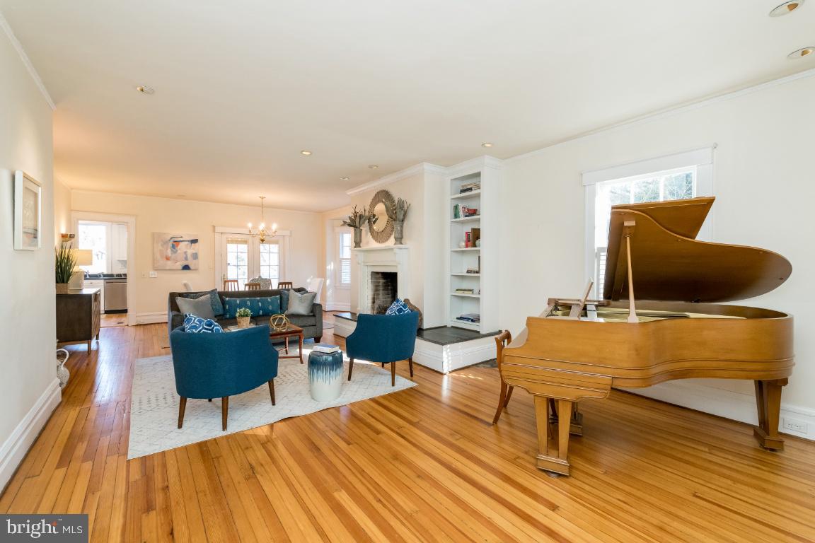 505 Hawthorn Road Baltimore, MD 21210 - Photo 5 of 46