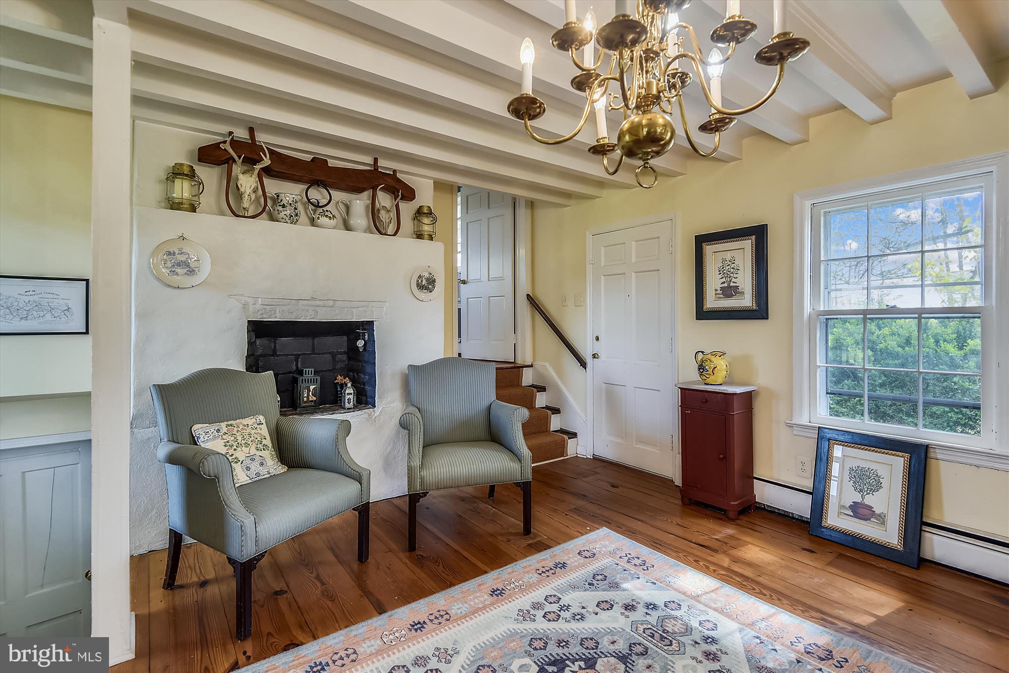 20209 St Louis Road Purcellville, VA 20132 - Photo 19 of 62 a living room with furniture and a fireplace