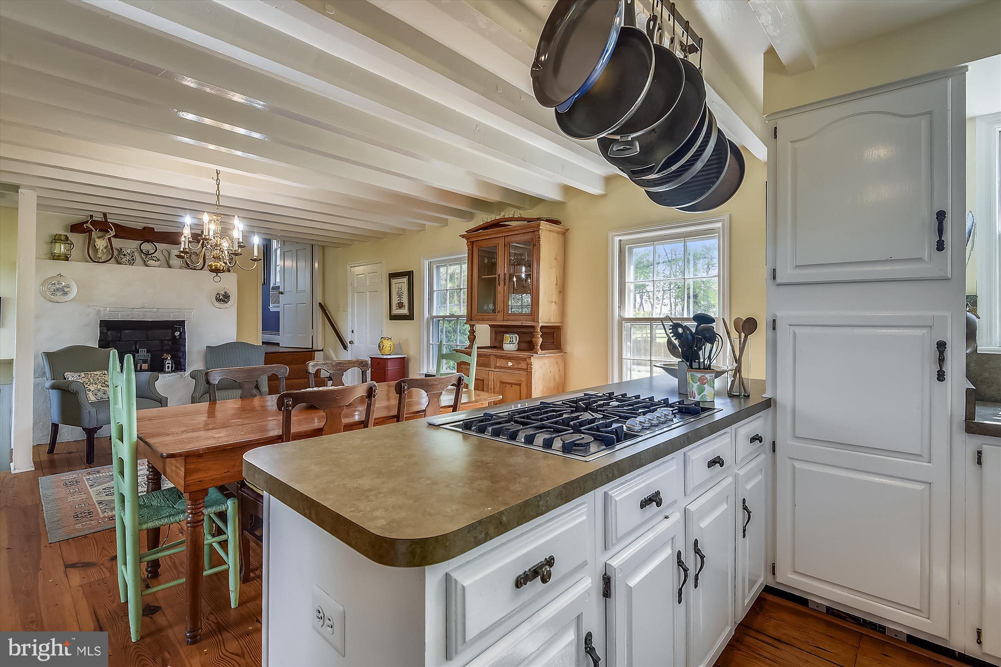 20209 St Louis Road Purcellville, VA 20132 - Photo 22 of 62 a kitchen with stainless steel appliances granite countertop a stove a refrigerator a dining table and chairs